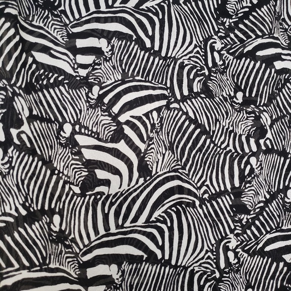 100% silk Trina Turk top - Picture 3 of 4